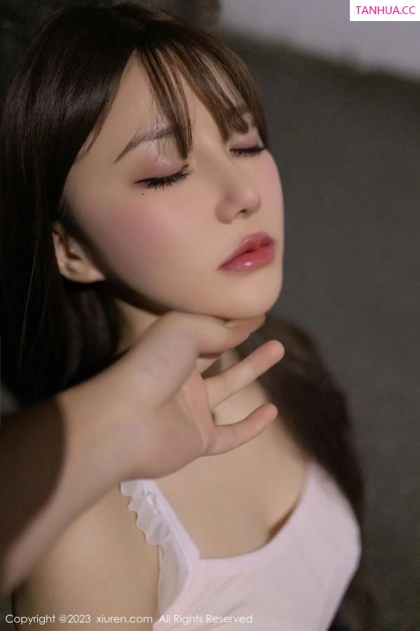鱼子酱fish  [XiuRen]高清写真图 2023.12.15 No.7817 鱼子酱Fish 丝袜美腿第9张图片